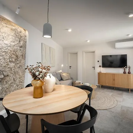 Grotta * 弗尔萨尔