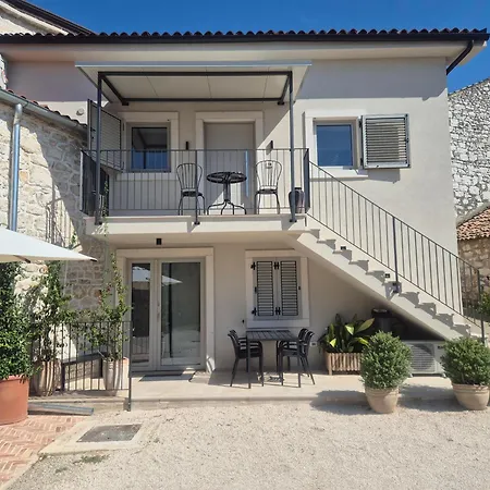 Grotta Appartement *
