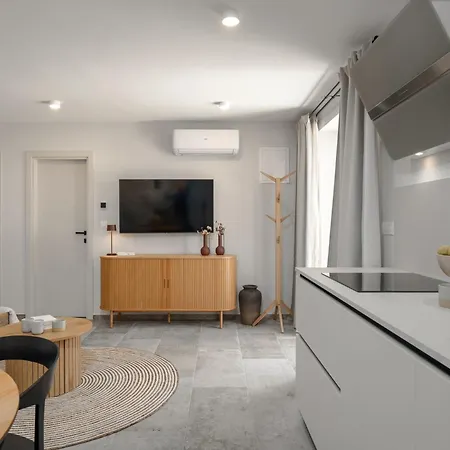Grotta Apartament *